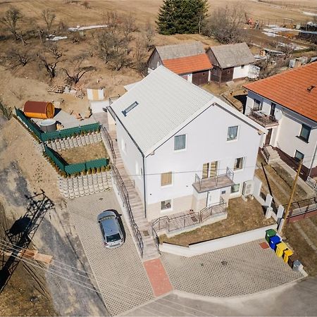 Totina Apartments Zavazna Poruba ภายนอก รูปภาพ