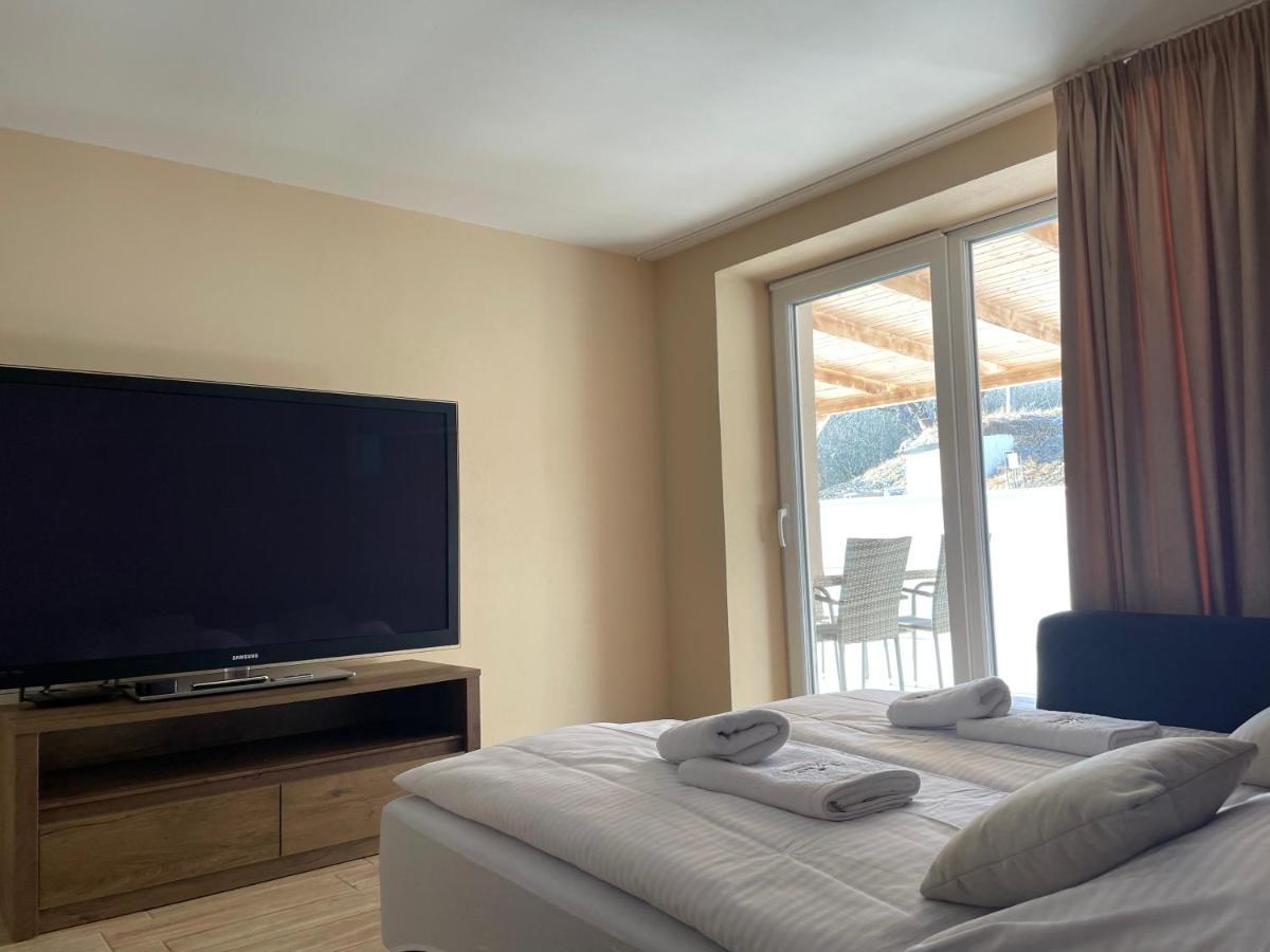 Totina Apartments Zavazna Poruba ภายนอก รูปภาพ