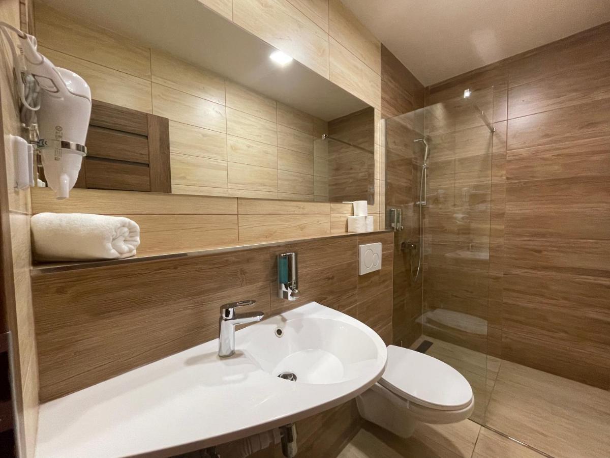 Totina Apartments Zavazna Poruba ภายนอก รูปภาพ