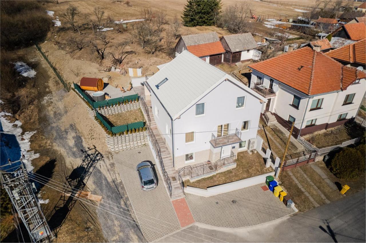 Totina Apartments Zavazna Poruba ภายนอก รูปภาพ